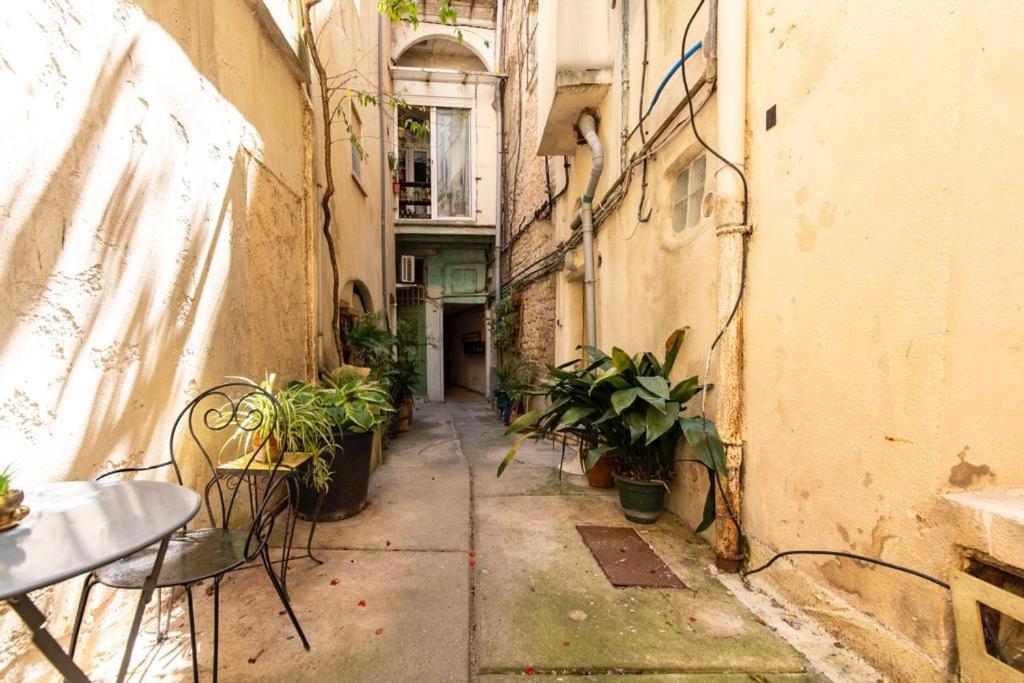Studio Cosy Au Coeur De L'Ecusson - Arenes A 2 Min Nîmes Exterior foto